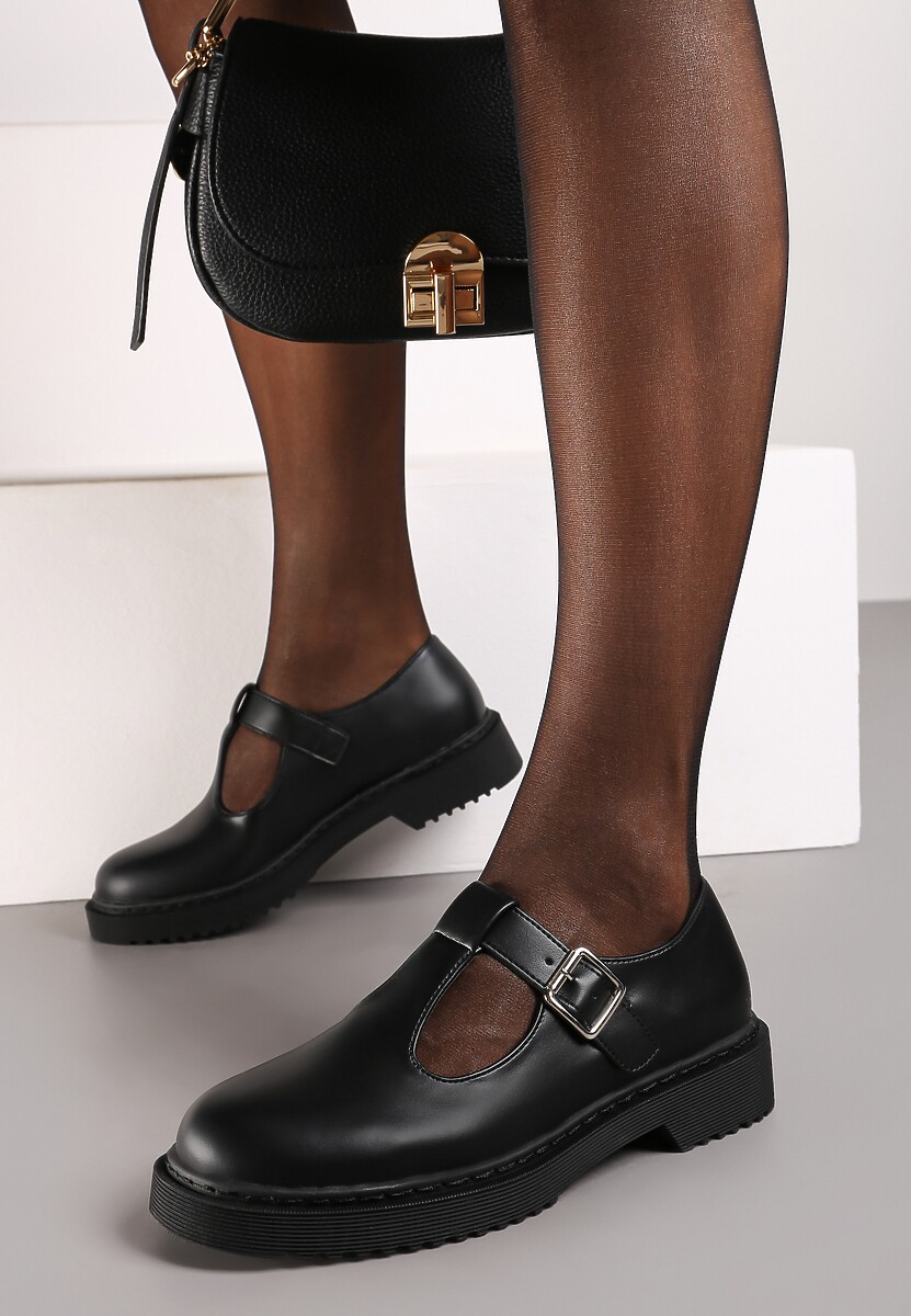 Czarne Półbuty na Płaskiej Podeszwie Ozdobione Paskami ze Sprzączką Atteira