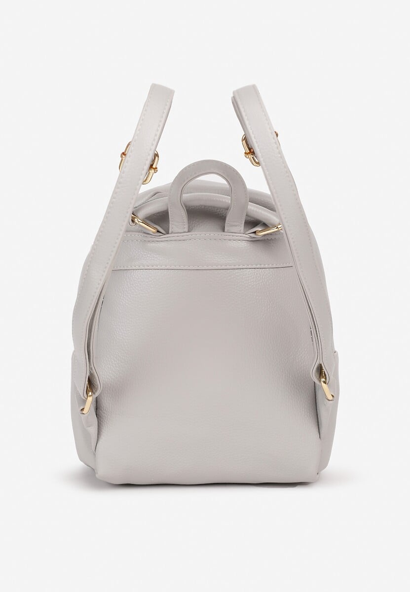 Jasnoszary Plecak Ozdobiony Łańcuszkiem i Pikowaniem Kolaggia