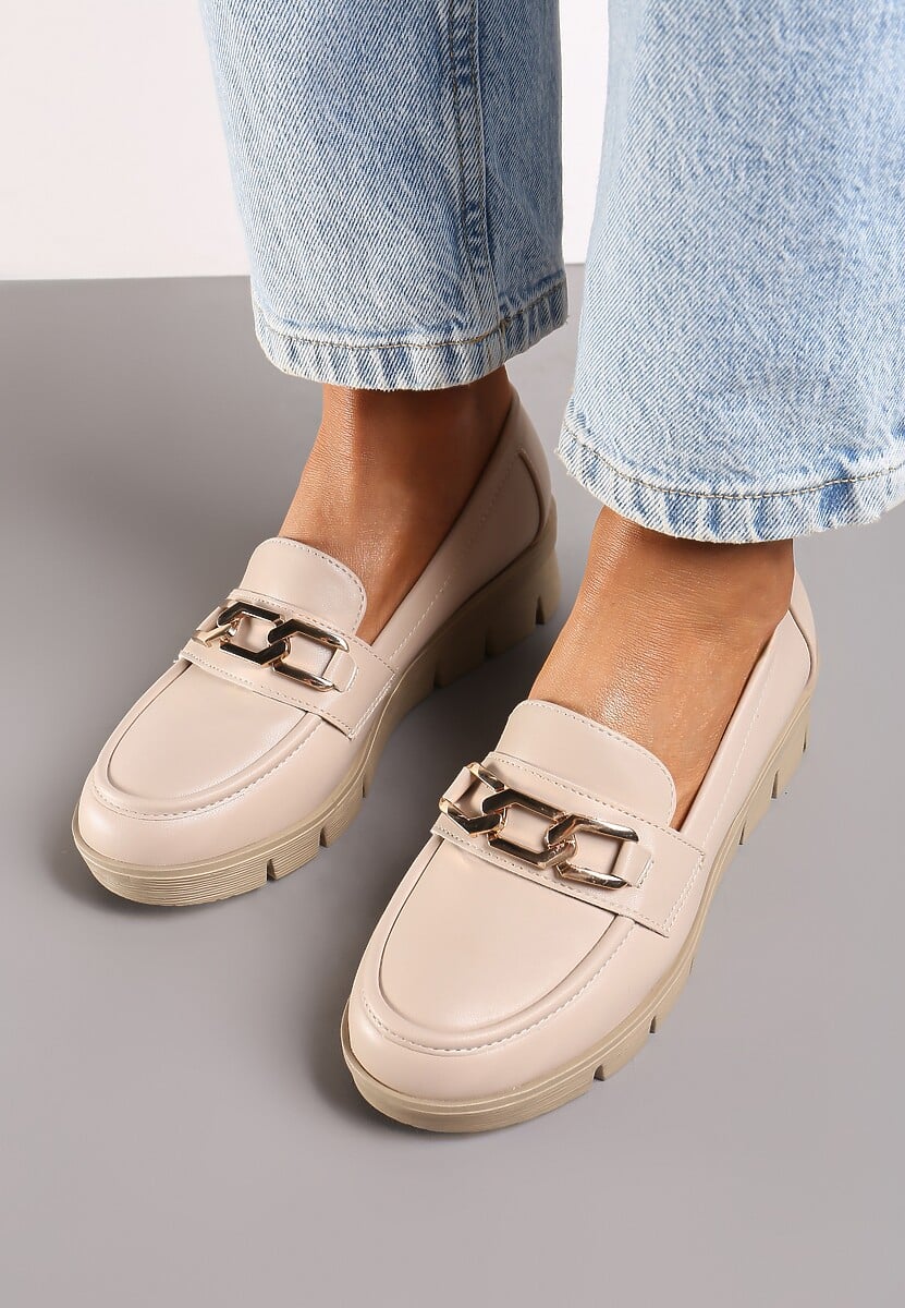 Beżowe Półbuty Mokasyny na Koturnie z Tłoczeniem i Wkładką ze Skóry Naturalnej i Łańcuchem Cariella