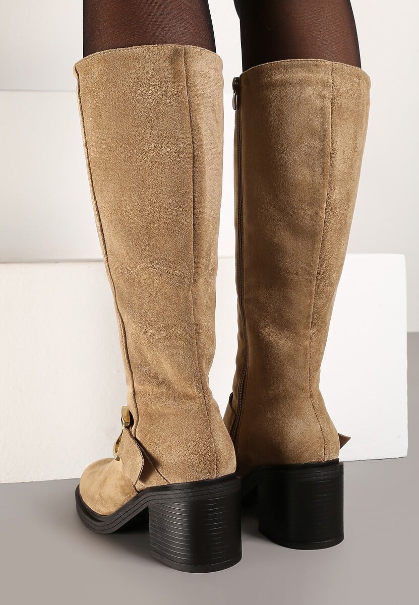 Ciemnobeżowe Kozaki Vices na Słupku z Ozdobną Klamrą i Ociepleniem Moriti