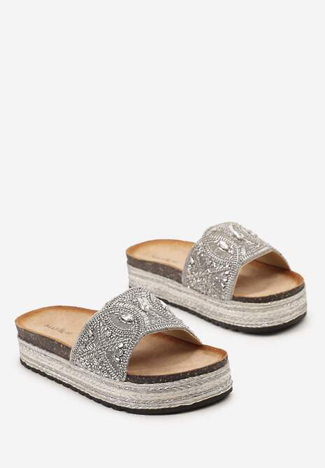Srebrne Klapki na Platformie z Metaliczną Plecionką i Cyrkoniami na Szerokim Pasku Rhoswin