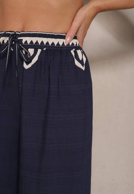 Granatowe Szerokie Spodnie z Wiskozy z Gumką w Talii Zdobione Etnicznym Wzorem Soleldi