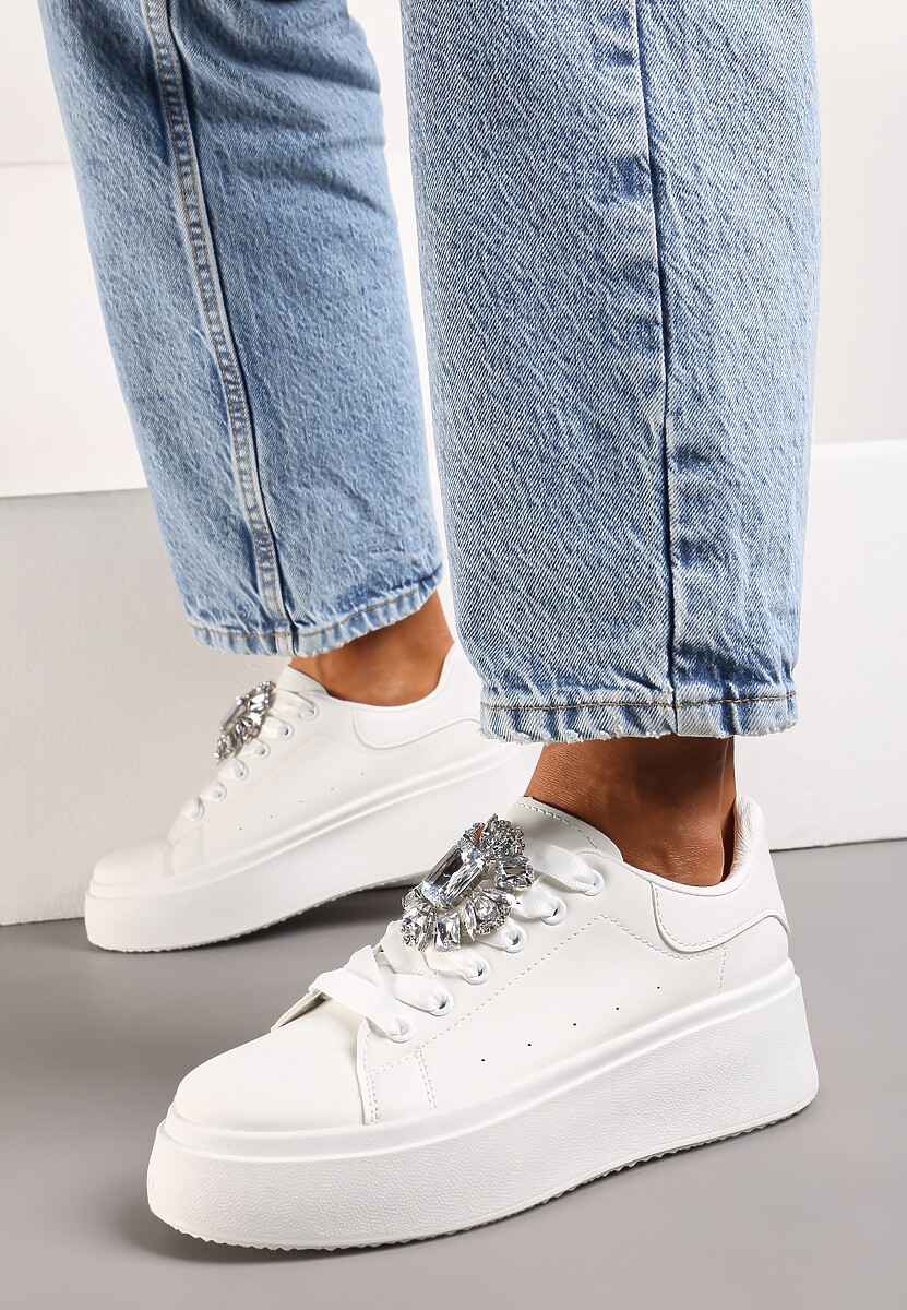 Białe Sneakersy na Grubej Podeszwie z Ozdobną Aplikacją Kamienia  Danthia