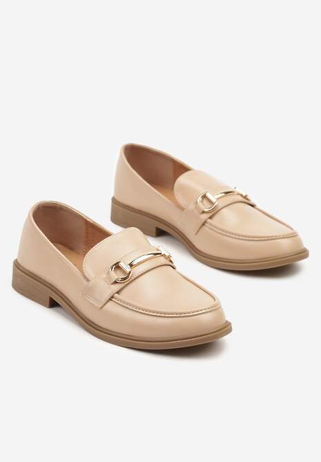 Beżowe Mokasyny w Klasycznym Stylu Zdobione Metaliczną Aplikacją Ralvia