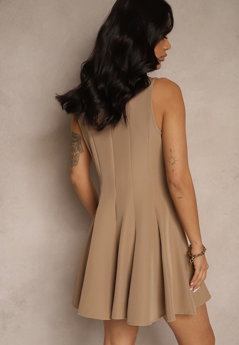 Brązowa Sukienka o Rozkloszowanym Kroju z Przeszyciami Lenirae