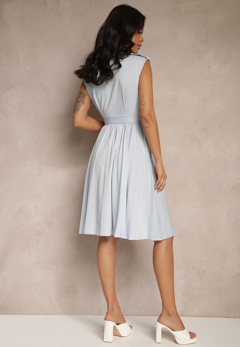 Niebieska Rozkloszowana Sukienka z Wiskozy Plisowana z Guzikami i Paskiem Eviralia