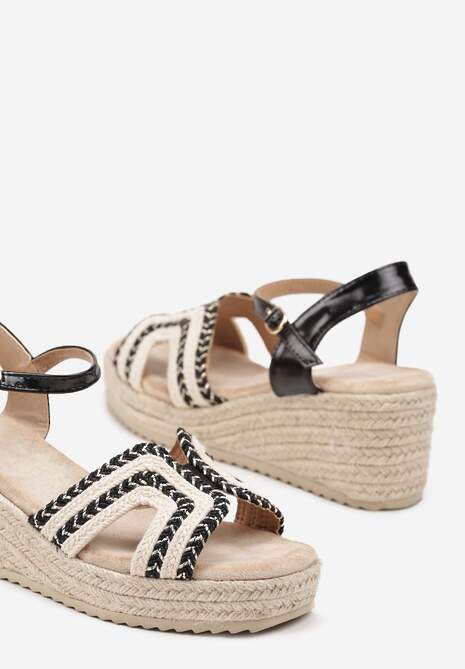 Czarne Sandały na Koturnie Zdobione Metaliczną Nicią Zapinane Wokół Kostki Tulolia