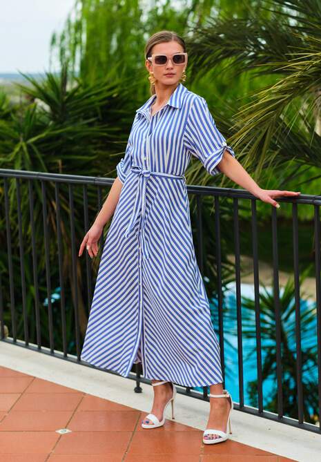 Niebieska Sukienka z Wiskozy w Paski o Koszulowym Fasonie z Wiązanym Paskiem Kimari