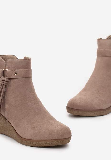 Ciemnobeżowe Botki na Koturnie z Frędzlami z Boku Cholewki Aittoli