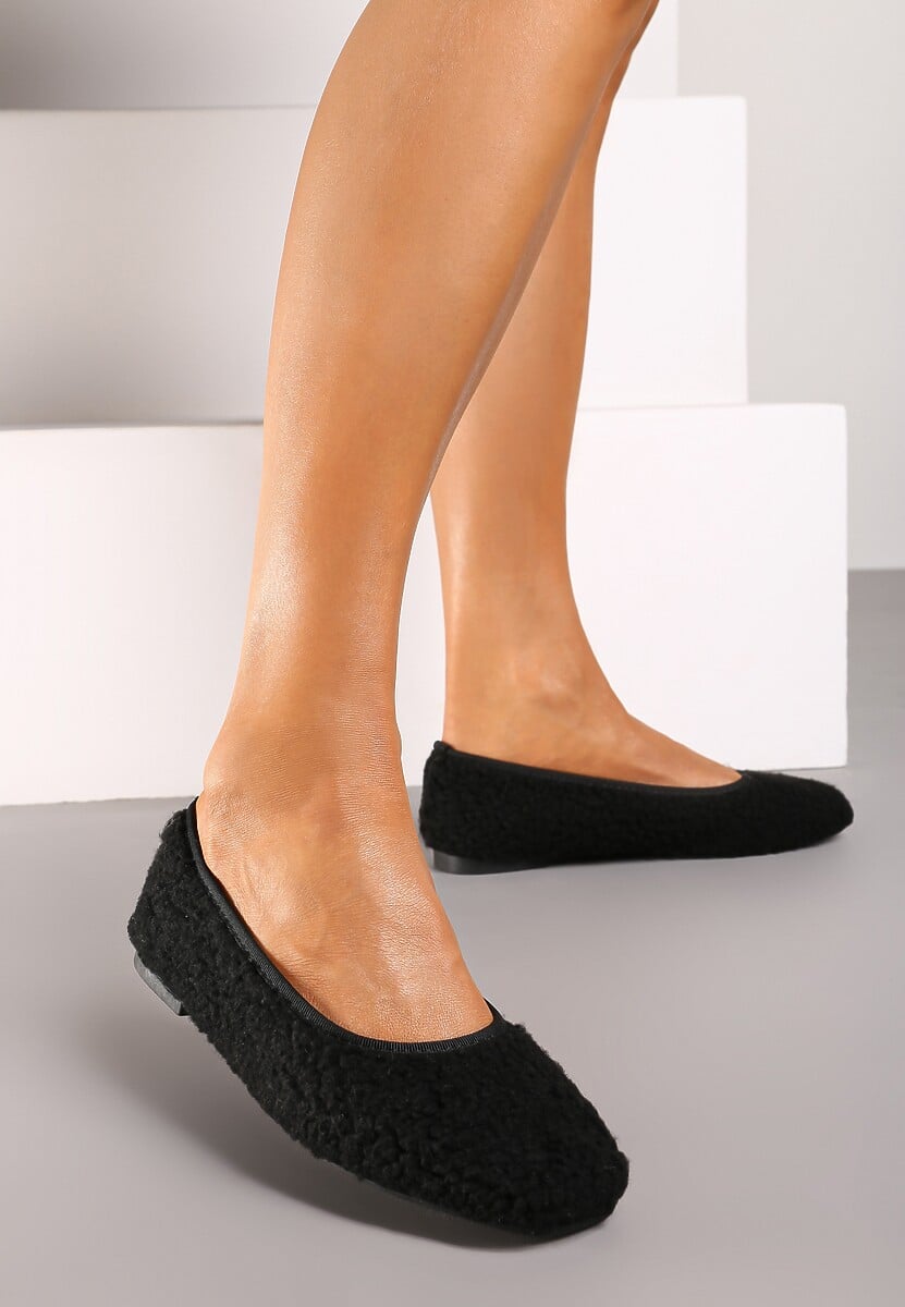 Czarne Balerinki na Płaskiej Podeszwie z Futerkiem w Stylu Barankowym Zdobieniem Armegia