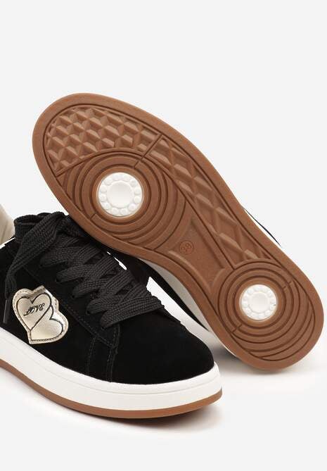 Czarne Sneakersy z Naszywką w Kształcie Serc Usitala