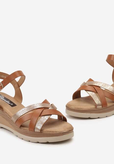 Brązowe Sandały Zapinane wokół Kostki na Koturnie z Ozdobną Metaliczną Nicią Idrasca