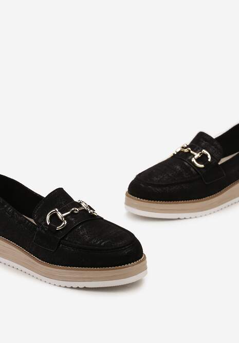 Czarne Lekko Błyszczące Półbuty Mokasyny na Platformie z Perforacją i Klamrą Alerin
