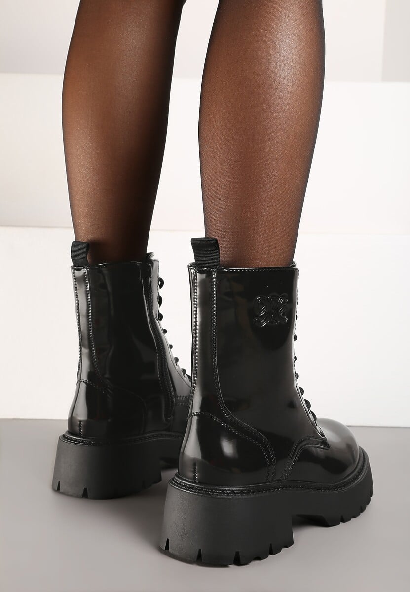 Czarne Lakierowane Sznurowane Botki Vices na Platformie w Stylu Workerów Ozdobione Tłoczeniem Neavilora