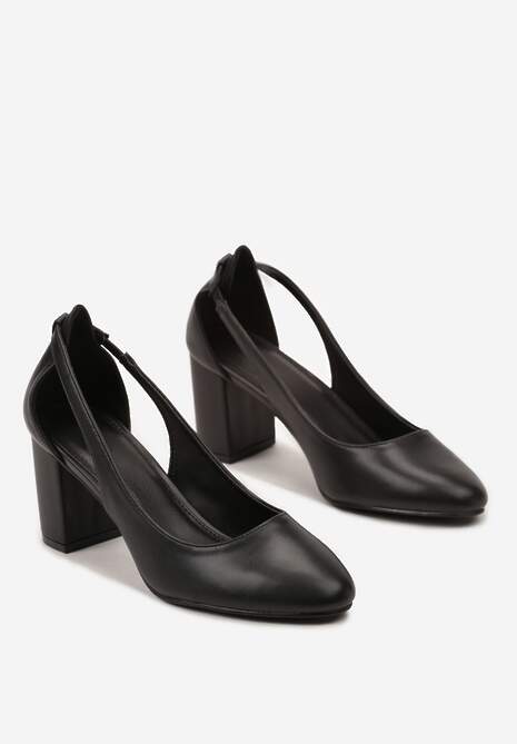 Czarne Czółenka na Słupku Ozdobione Wycięciami Po Bokach Darisol