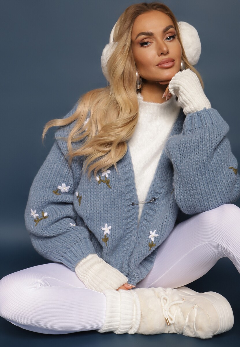 Niebieski Kardigan w Kwiatowe Aplikacje z Zapięciem na Elegancką Agrafkę Patista