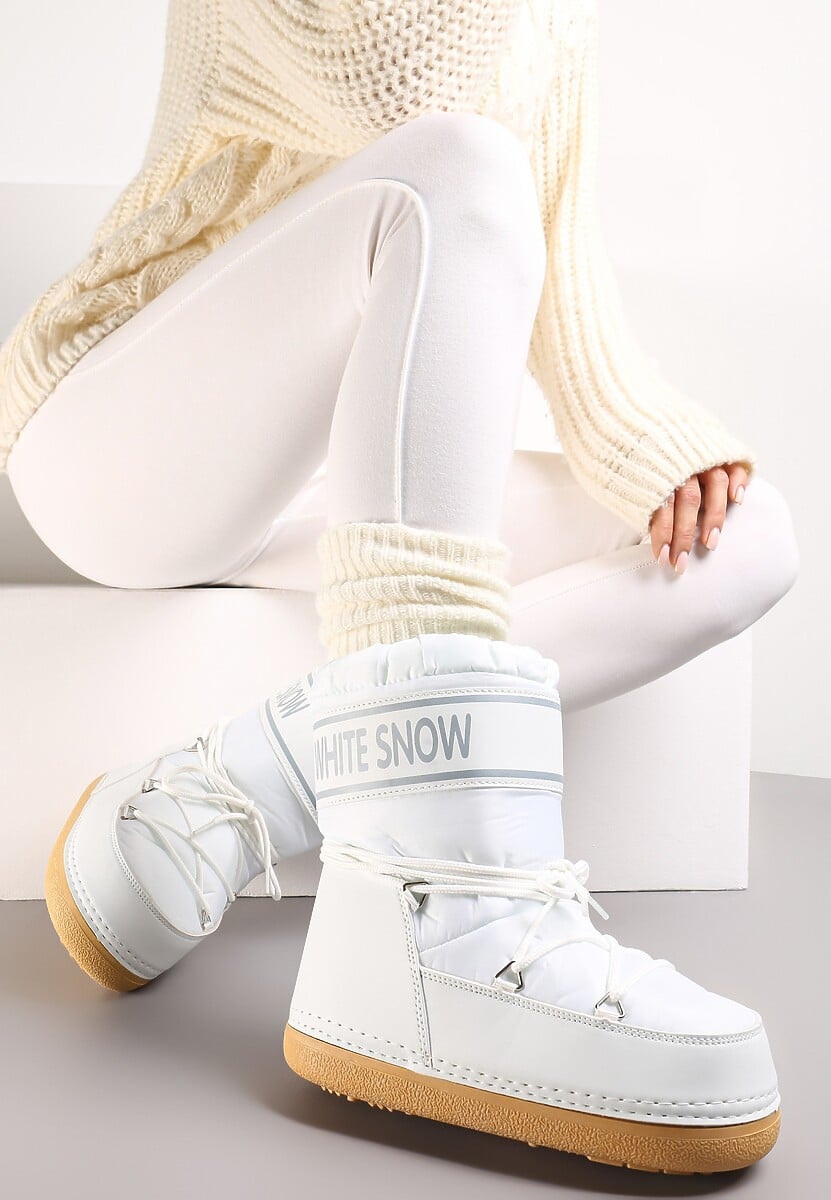 Czarne Ocieplone Śniegowce Wsuwane z Ozdobnym Napisem i Sznurowaniem Nalissa