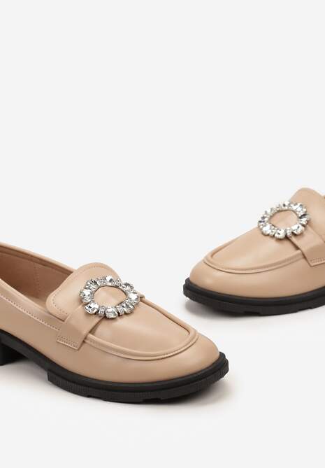 Beżowe Mokasyny na Płaskiej Podeszwie z Przeszyciami i Klamrą z Cyrkoniami Tarinni