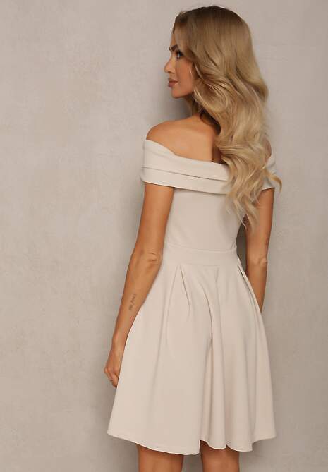 Beżowa Rozkloszowana Sukienka z Dekoltem w Łódkę Cerania