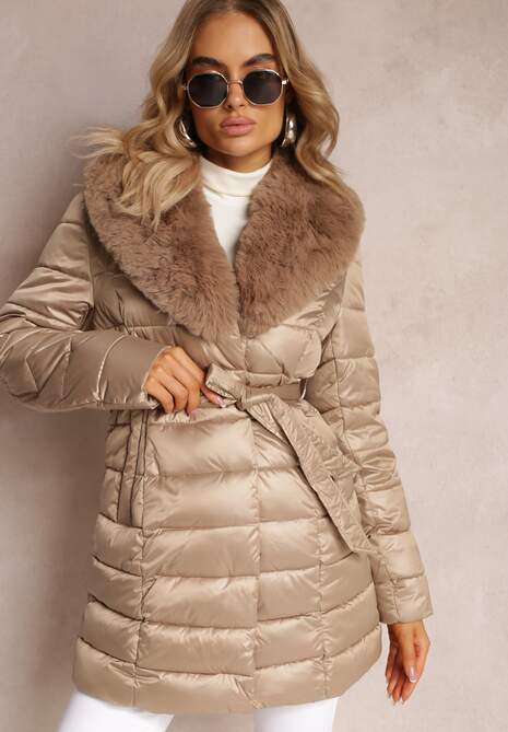 Beżowa Pikowana Kurtka z Wiązanym Paskiem i Kołnierzem z Futerka Avrissa