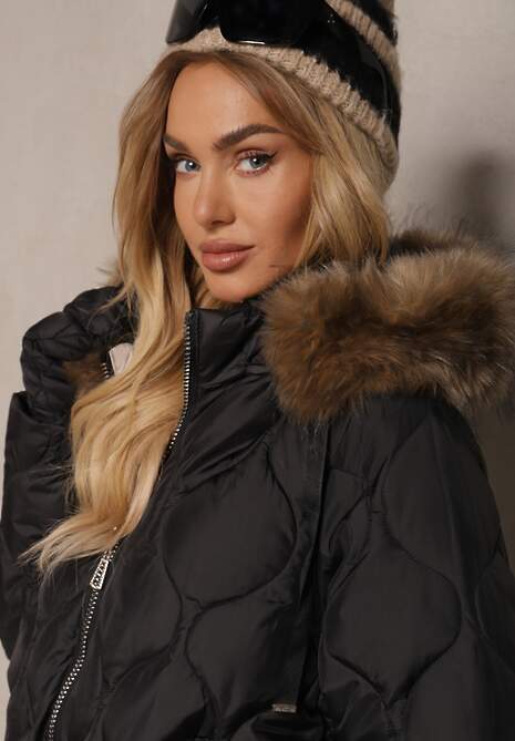 Czarna Kurtka Pikowana z Kapturem i Futrem z Możliwością Odpięcia Ravinea