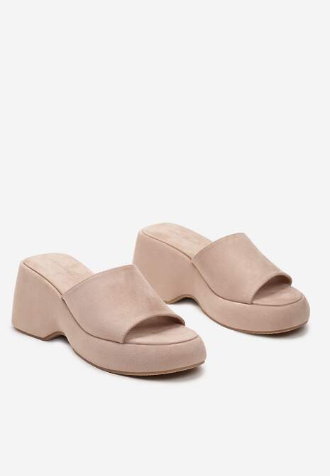 Beżowe Jednolite Klapki z Szerokim Paskiem na Koturnie z Platformą Kaldira