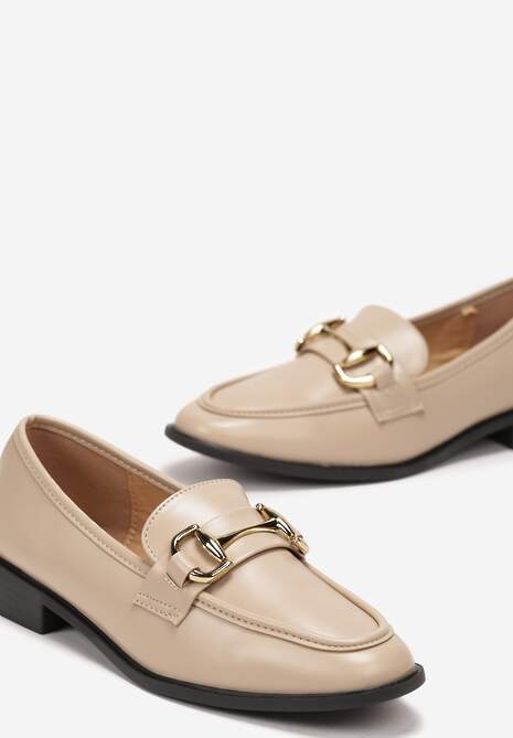 Beżowe Mokasyny z Okrągłym Noskiem i Klamerką Vosovee