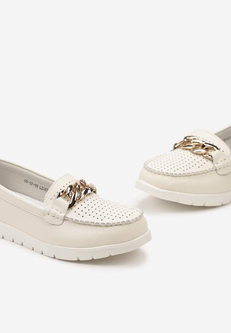 Jasnobeżowe Mokasyny Ozdobione Łańcuszkiem i Perforacja z Wkładką ze Skóry Naturalnej Vecera