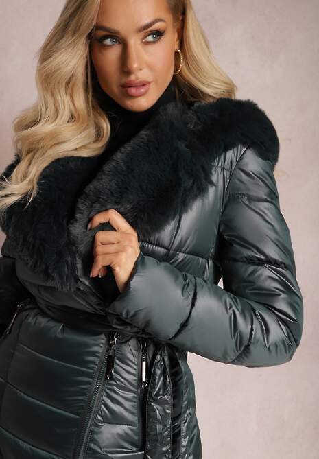 Ciemnozielona Pikowana Kurtka Płaszcz za Kolano z Wiązanym Paskiem i Futerkiem Vivenda