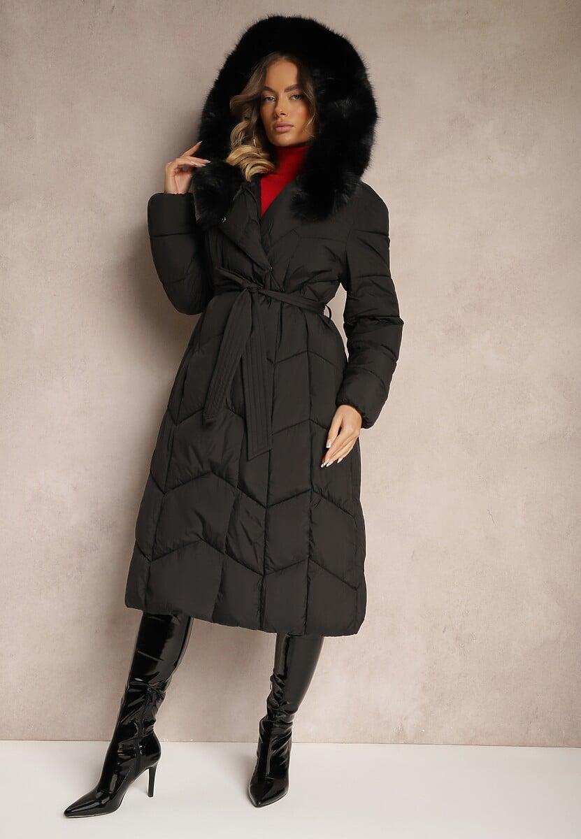 Beżowa Długa Kurtka o Pikowanym Kroju z Kapturem i Odpinanym Futerkiem Ozdobiona Paskiem Vamimora