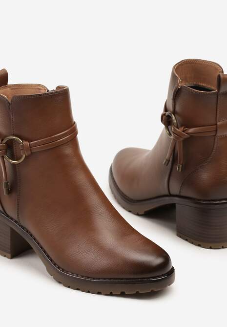 Brązowe Botki na Słupkowym Obcasie Zdobione Aplikacją Tulaviera