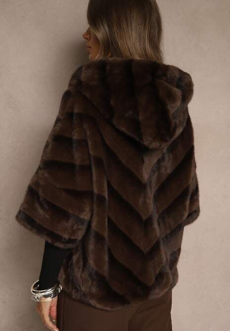 Brązowa Kurtka Futrzana o Kroju Oversize z Kapturem i Rękawami 3/4 Titene