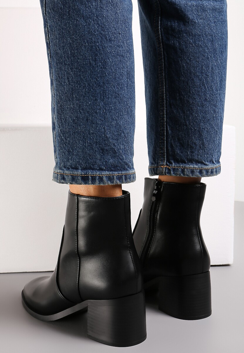 Czarne Klasyczne Botki na Słupku Ominorda