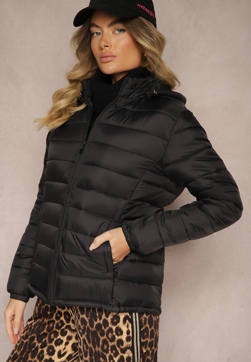 Czarna Pikowana Kurtka o Prostym Kroju z Odpinanym Kapturem i Kieszeniami Labrissa