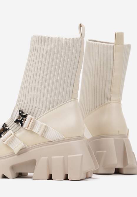 Beżowe Botki Typu Biker na Grubej Podeszwie z Klamrami i Prążkowaną Cholewką Pelene