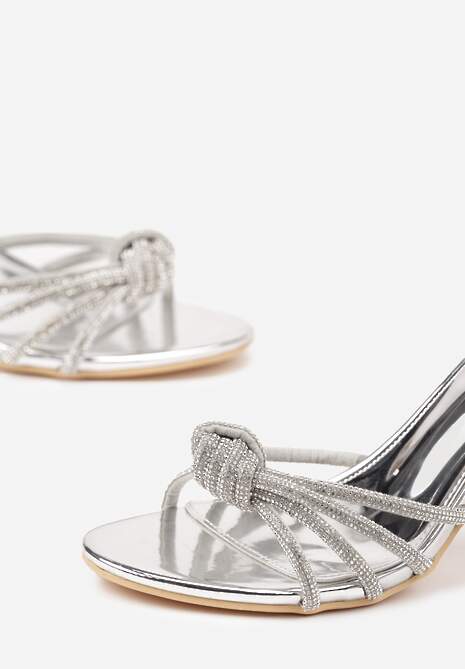 Srebrne Lakierowane Sandały Vices na Szpilce z Cyrkoniami na Paskach Vanarila