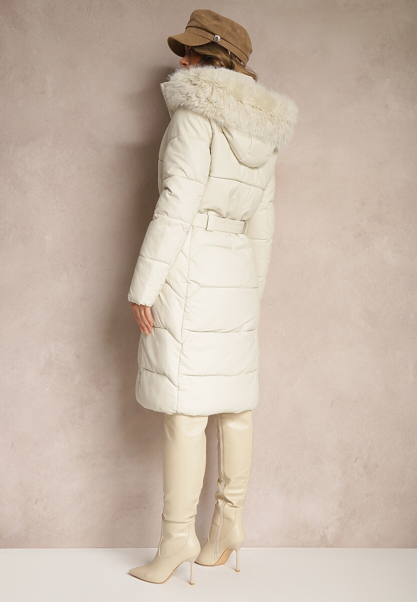 Biała Kurtka z Pikowanymi Przeszyciami i Kapturem z Futrem z Możliwością Odpięcia Innaia