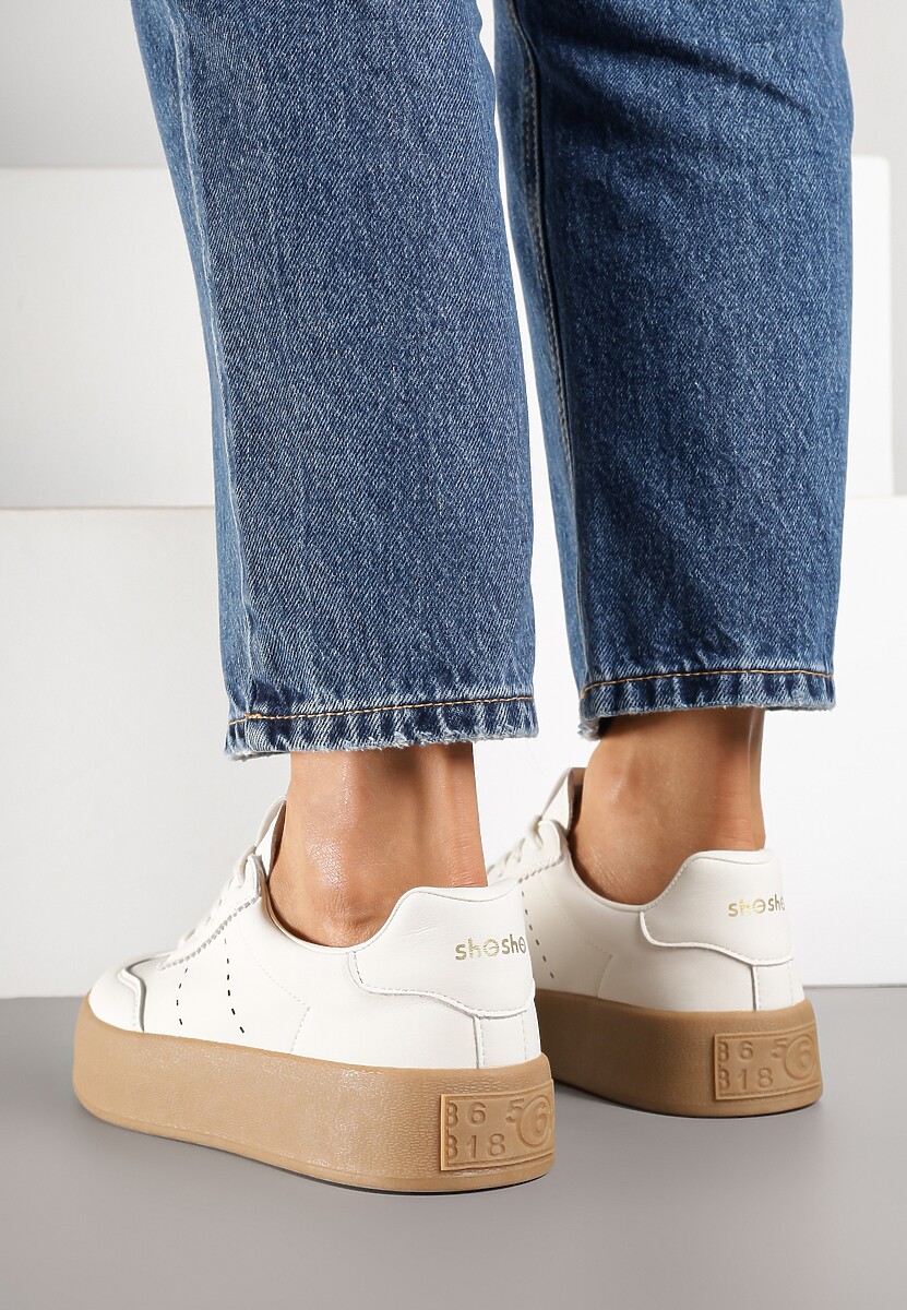 Beżowe Sneakersy na Platformie Ozdobione Perforacją Haladina