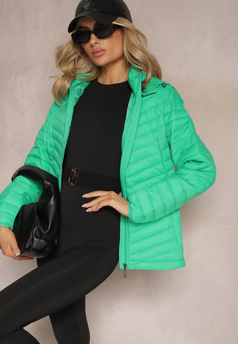 Czerwona Kurtka z Klasycznym Pikowaniem i Kapturem Vevlia