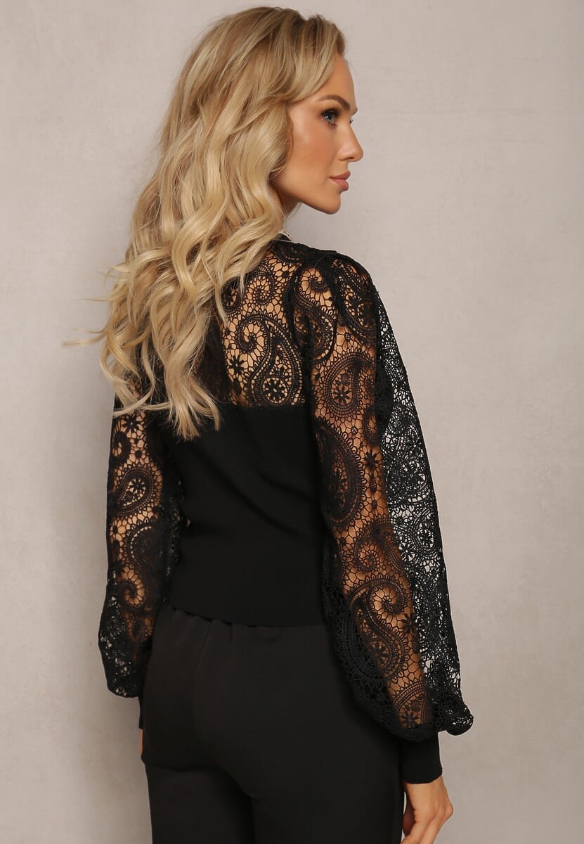 Czarna Bluzka z Koronkowymi Rękawami i Dekoltem Crasve