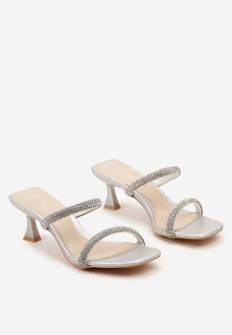 Srebrne Klapki na Obcasie Typu Klepsydra z Cyrkoniami Tuminia