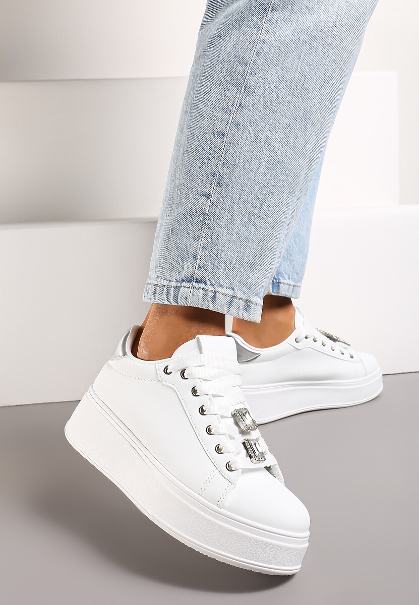Biało-Srebrne Sneakersy z Platformą i Odpinanymi Biżuteryjnymi Aplikacjami na Sznurówkach Tamaki