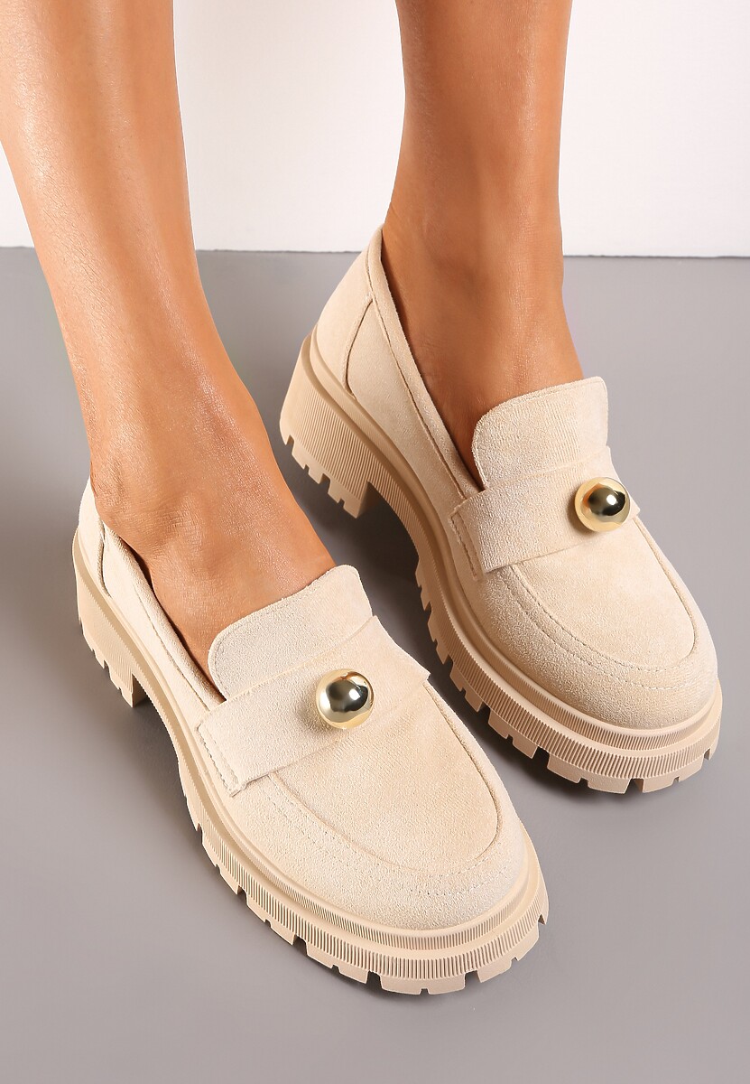 Beżowe Mokasyny na Grubej Podeszwie z Imitacji Zamszu z Metalową Ozdobą Fassio