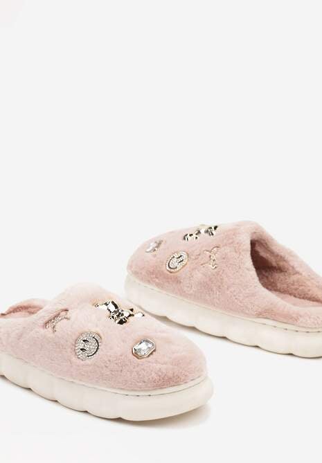 Różowe Kapcie na Płaskiej Podeszwie z Metalicznymi Aplikacjami i Futerkiem Nirissa