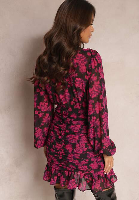 Różowa Sukienka Mini z Falbankami Kopertowym Dekoltem i Falbankami Narooah