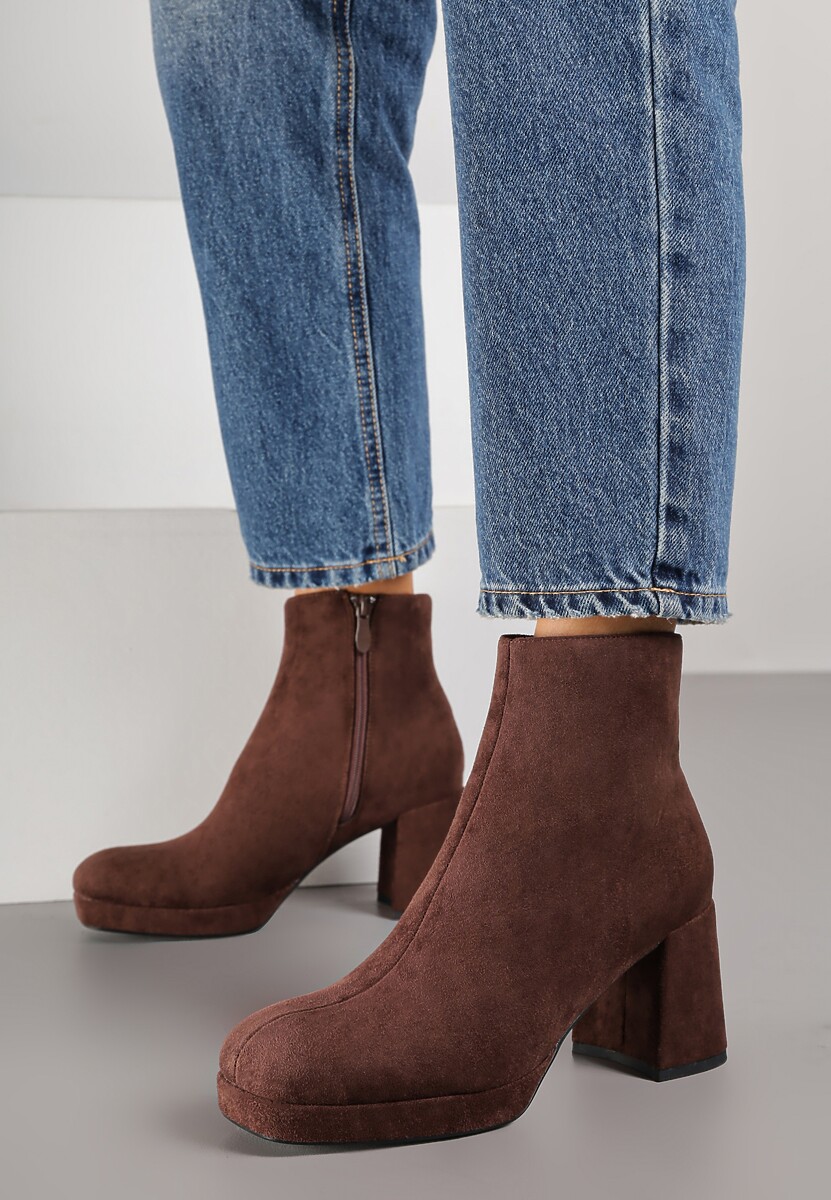 Brązowe Botki Vices do Kostki z Imitacji Zamszu na Słupkowym Obcasie Vedvira