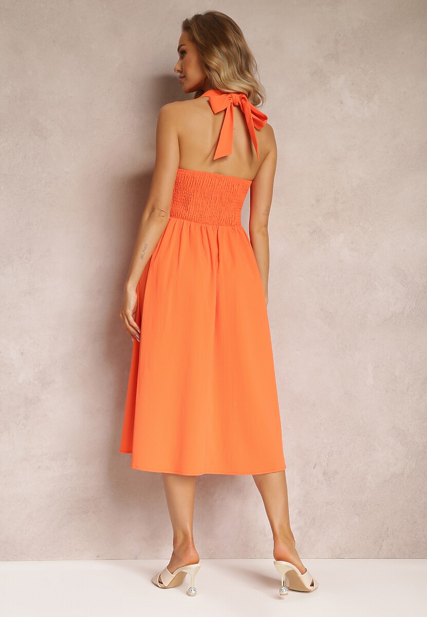 Pomarańczowa Rozkloszowana Sukienka Midi z Wiązaniem na Szyi Phinadi
