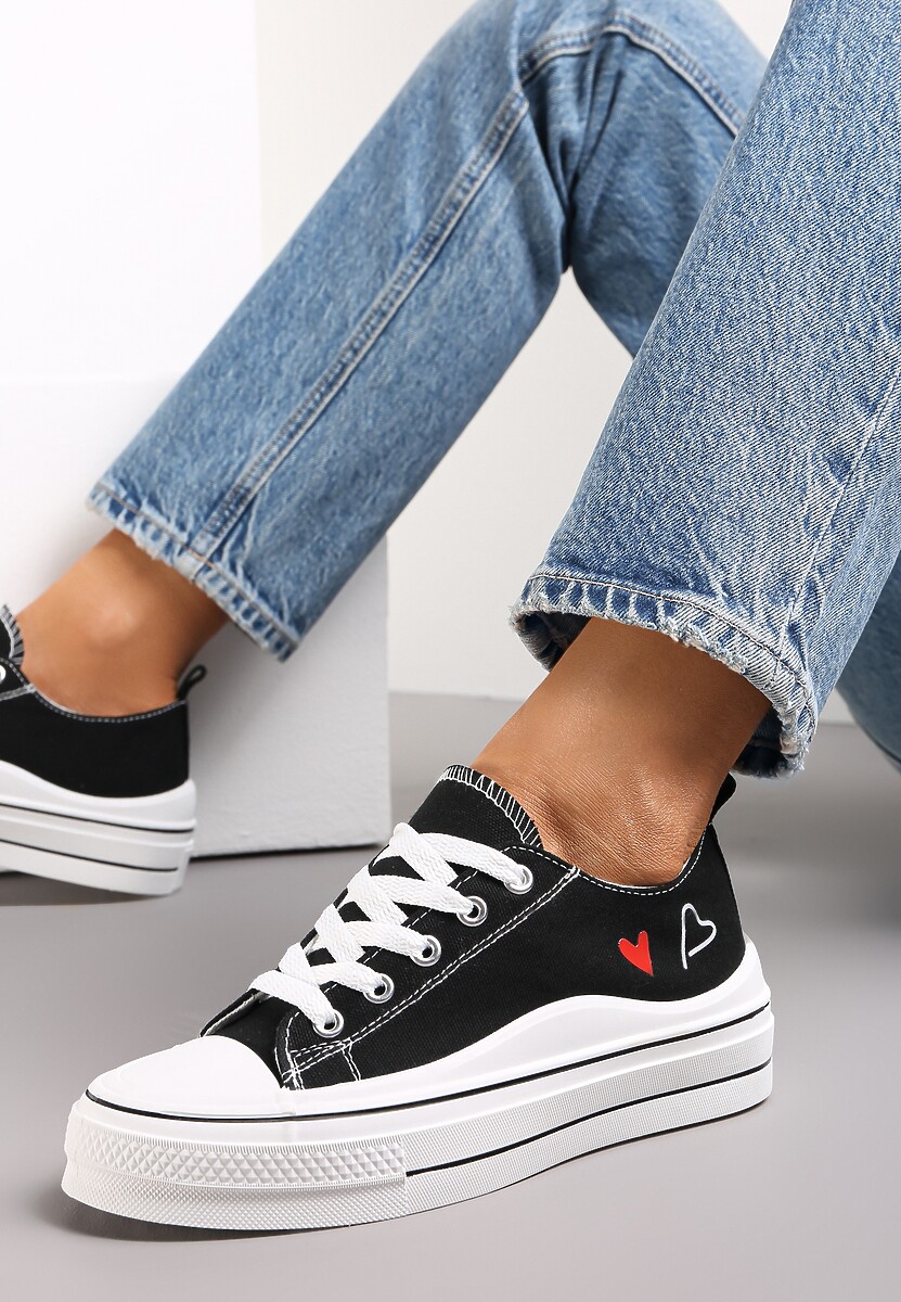Czarne Sznurowane Trampki przed Kostkę na Płaskiej Podeszwie z Serduszkami Disori