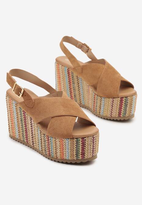 Brązowe Sandały na Koturnie Ozdobionym Plecionką Meradrela