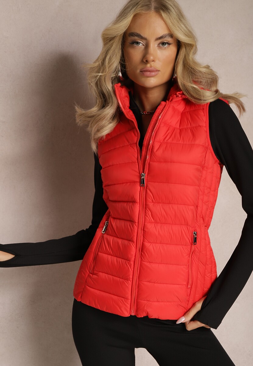 Czerwona Kamizelka Pikowana z Kapturem Dominica